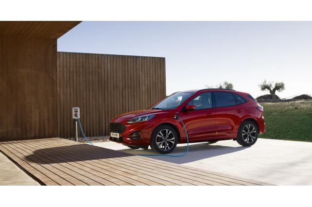 Ford Kuga PHEV: 225 ίπποι με κατανάλωση από 1,4lt/100km